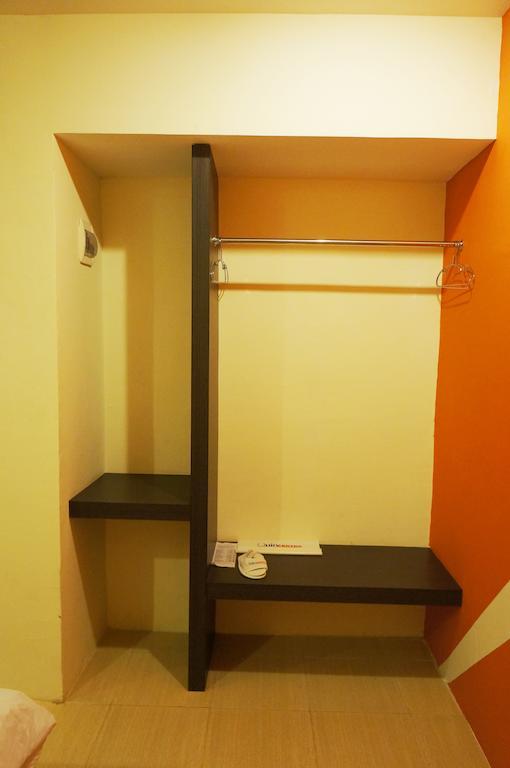 Quin Centro Hotel Палембанг Стая снимка