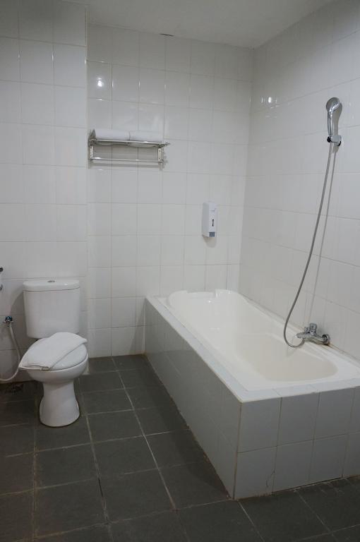 Quin Centro Hotel Палембанг Стая снимка