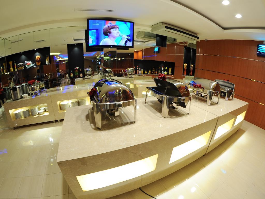 Quin Centro Hotel Палембанг Екстериор снимка